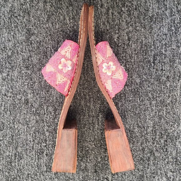 Beaded leather sandal size 7.5 (used) - Picture 2 of 6